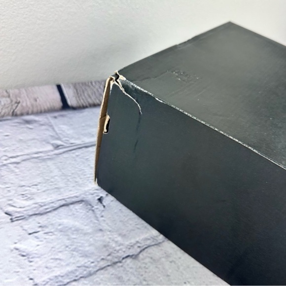 Air Jordan 11 Retro Low Navy Gum Size 11.5 - Picture 11 of 12